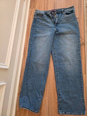 Gloria Vanderbilt Women's 10 Relaxed Straight Leg Jeans Medium Wash Denim